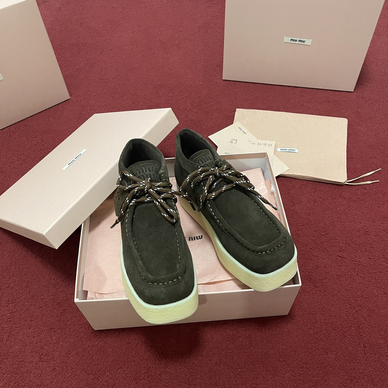 M1um1u sneaker