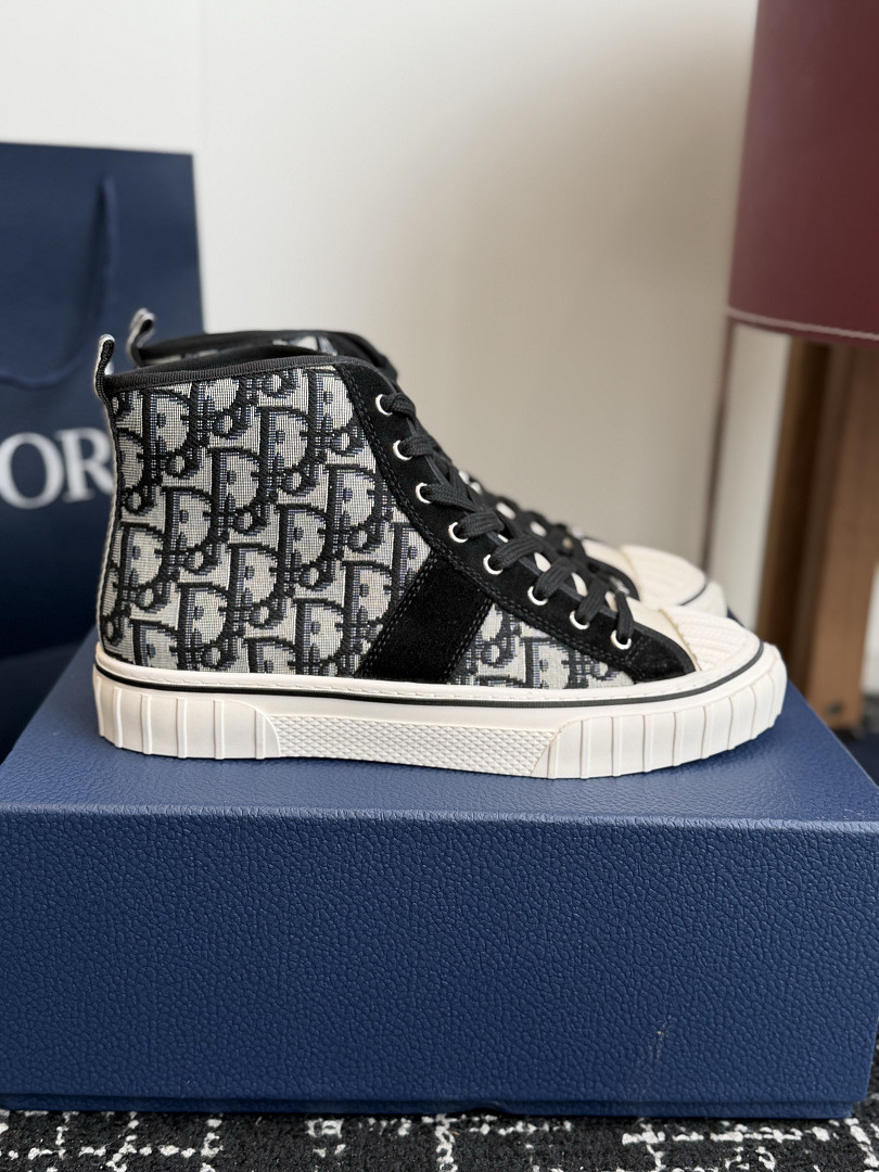 DIO* SNEAKER