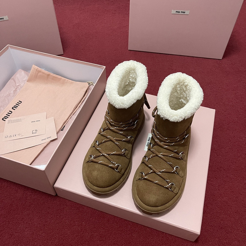 M1um1u sneaker