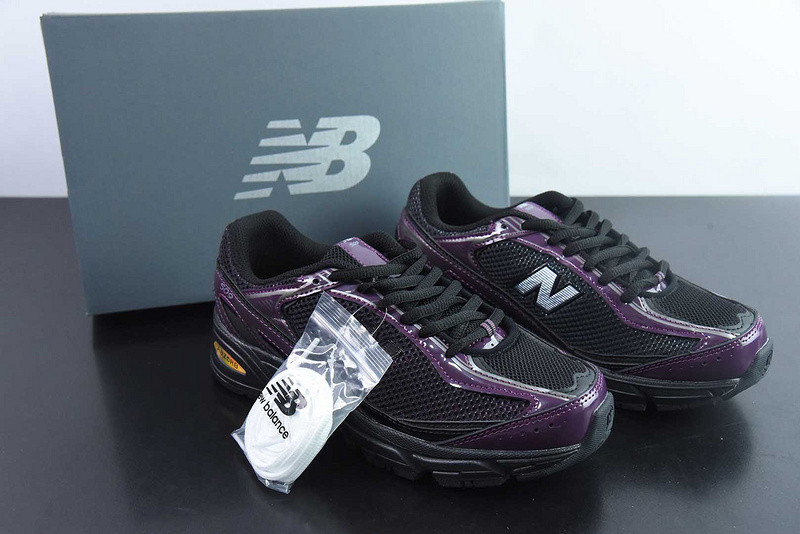 NEW BALANCE SNEAKER