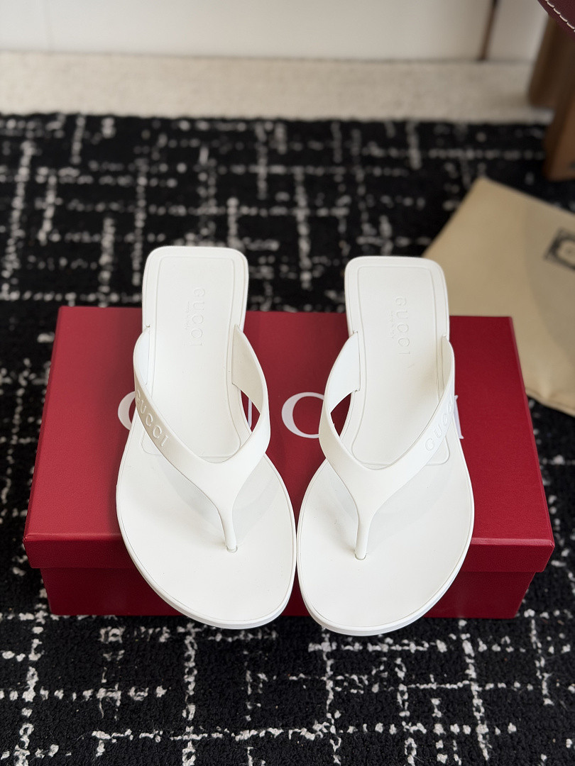 Gvc*1 SANDALS