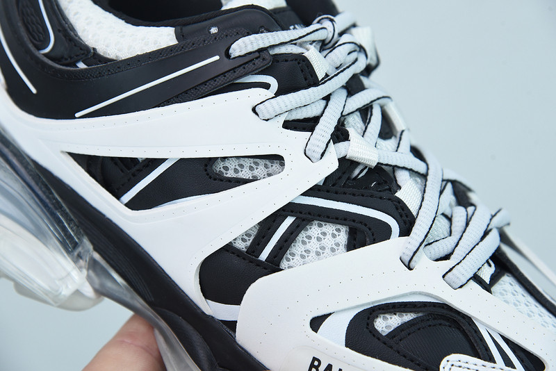 bc track sneaker
