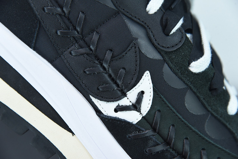 sacai x nike ldwaffle x jean paul gaultier black white dh9186-001