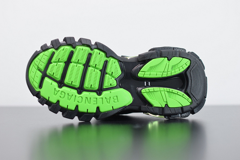 bc track sneaker