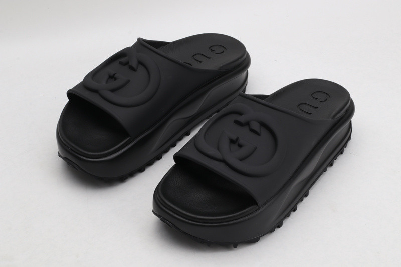 g*u*i sandals