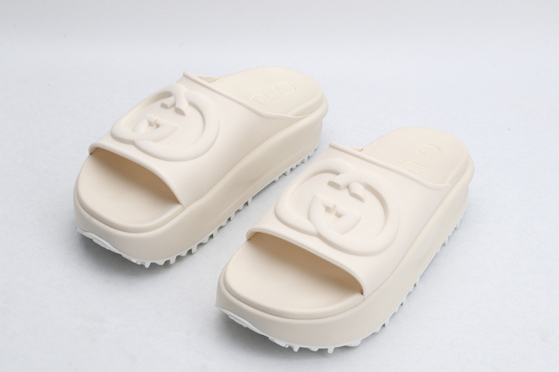 g*u*i sandals